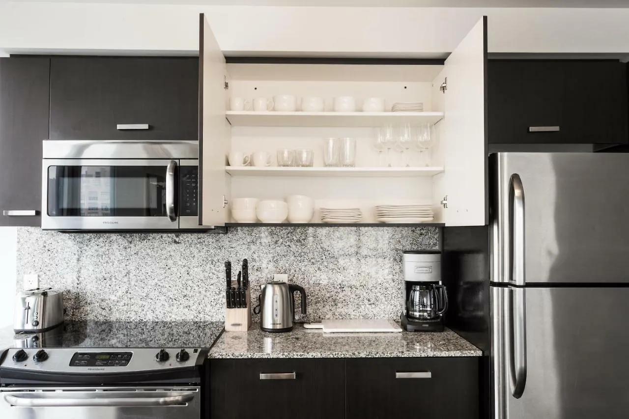 Altitude Suites Bay Street - Holiday Bonus - Free Parking Toronto 0*,  Canada
