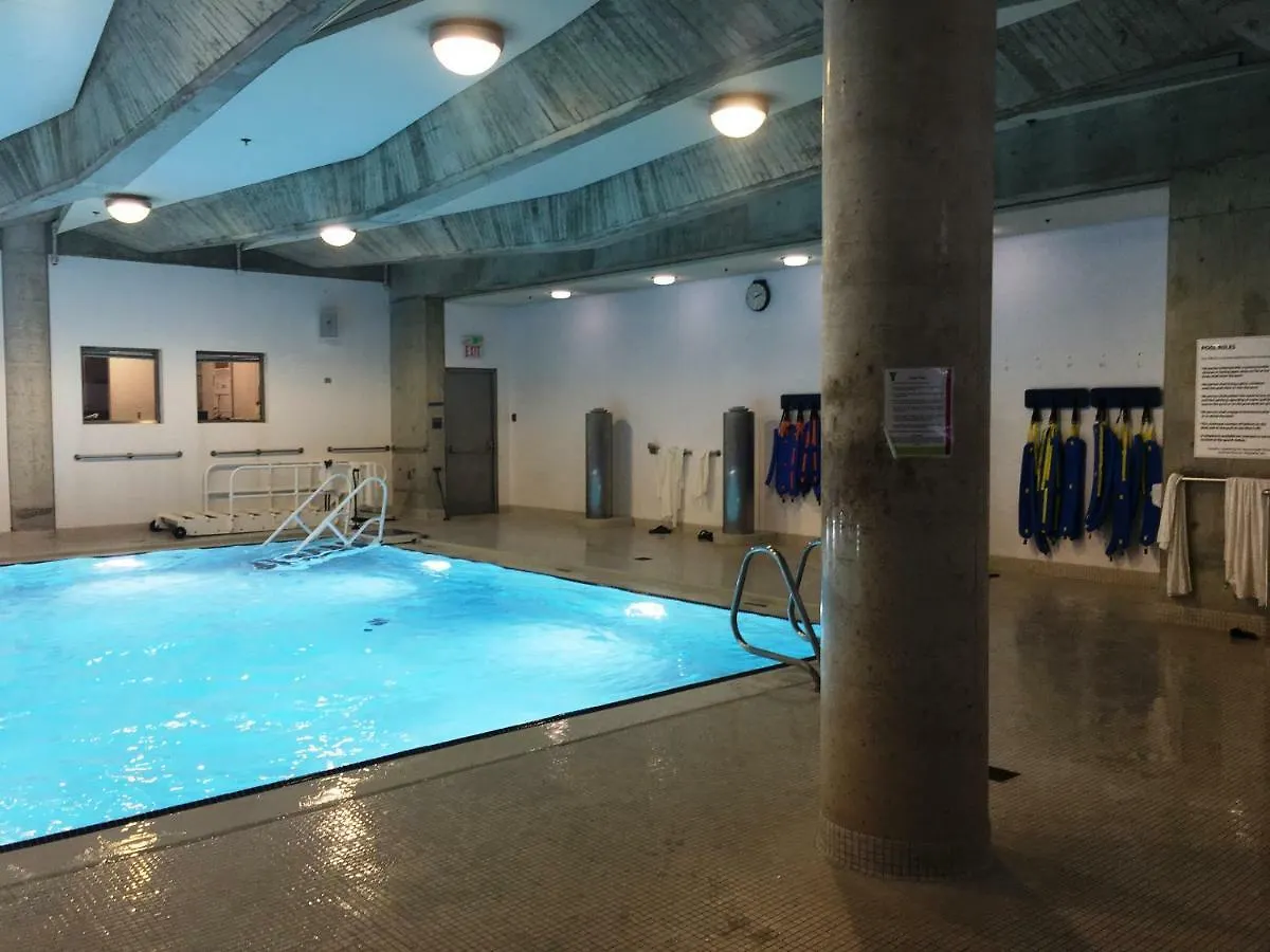 Altitude Suites Bay Street - Holiday Bonus - Free Parking Toronto Aparthotel